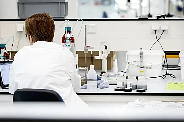 Страната ни е в топ 3 на ЕС по дял на жените, работещи в научната сфера
