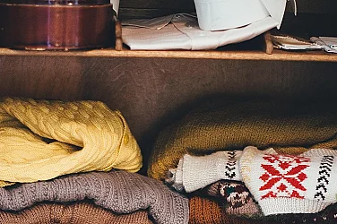 Минимализъм срещу Колекционерство: Защо трупаме вещи?