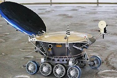 На 10 ноември 1970 г. тръгва първият луноход