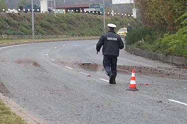 Обявиха за международно издирване шофьора, убил двама в Ловешко