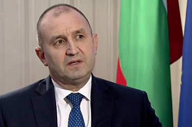 Нов удар по Радев: Президентът да не участва в политиката 2 години след края на мандата си