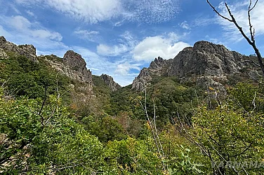 Сливен се пребори за „Сините камъни“, няма да строят курорт „Даулите“