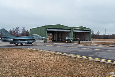 Три нощи дронове над белгийска база с американски ядрени оръжия