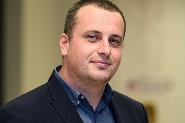 „Никой не ни е виновен“. Авторитарни политици манипулират през историята, предупреждава историк