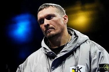 Олександър Усик се отказа от една световна титла в тежка категория