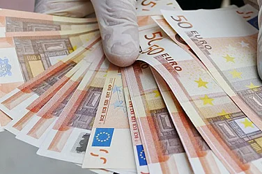 Измама с евро във Вълчедръм: Хванаха бензинджия да подменя истински банкноти с фалшиви