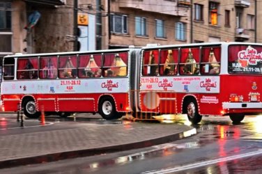 Безплатни празнични обиколки с ретро „Коледен автобус“ в София