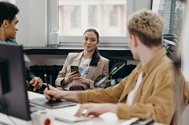 AI спестява на служителите по 7,5 часа на седмица