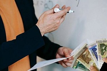 Увеличение с 5% на учителските заплати от 1 януари 2026 година