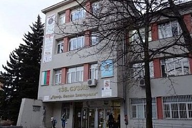 Проверка и психолози в 138-о училище след задържането на директора