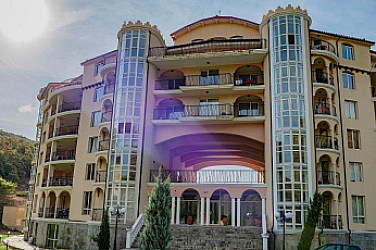 Собственик на жилище в ''Елените'': НАП ми го продаде, сега кой ще ме обезщети
