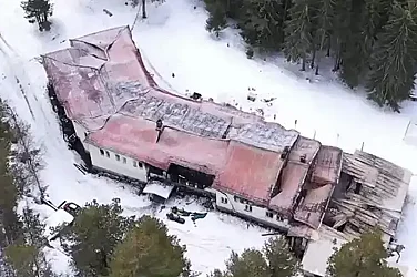 Вижте първи снимки от хижата на смъртта след убийствата и пожара