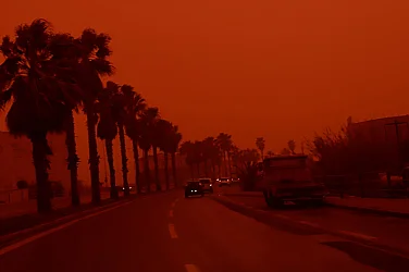 Циклонът Ерминио блокира голяма част от Гърция, червеният прах покри още области