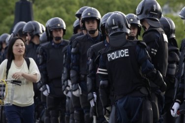 Най-малко 15 пострадали след атака с нож и белина в японски завод