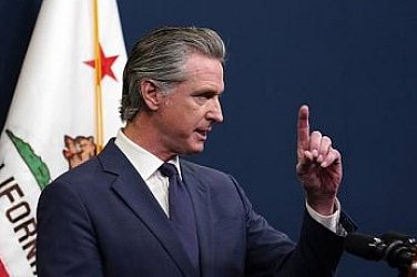 Губернаторът на Калифорния: Не мога да гледам тези бедни европейци – покажете малко гръбнак