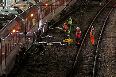 Нападателят от британския влак обвинен в 11 опита за убийство