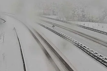 Снежна буря удари Хърватия и Италия: Червена тревога и ураганни ветрове