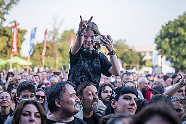 Hills of Rock, ден 1: Рок, по-горещ от асфалта в Пловдив