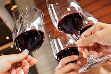 Празничният тост под въпрос: Колко алкохол е твърде много