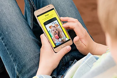 ЕС разследва Snapchat и порно сайтове заради риск за деца