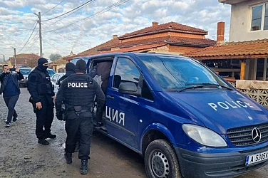 За купуване на гласове: Задържаха седем души в Ботевградско