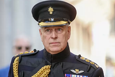 От герой до изгнаник: Крал Чарлз лишава брат си Андрю от последната му военна титла