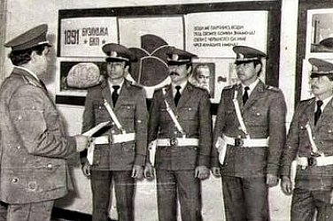 Униформата не произвежда герои: Цената на картини и книги, плод на години труд, е половин полицейска заплата!