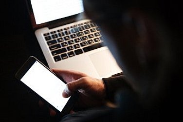 Алгоспийк: Как страхът от алгоритмите ражда нов език и самоцензура в социалните мрежи?