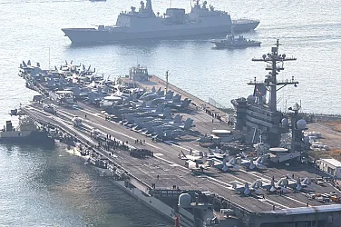 Пекин разклаща Тайпе политически, китайски самолетоносач мина през Тайванския проток