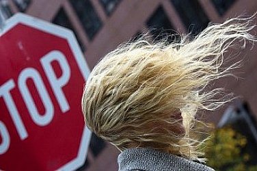 Жълт код за вятър: бурни пориви по морето и променливо време в цялата страна