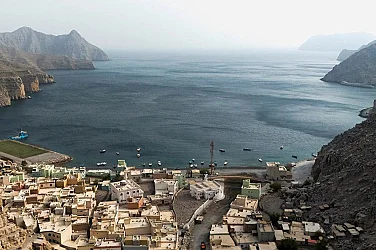 Иран е уверил, че невраждебни кораби могат да минават свободно Ормуз