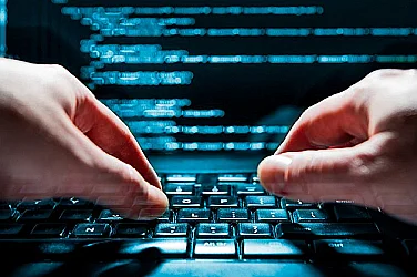 Дигиталното алиби: Как елитите и престъпниците се скриха в „облака“