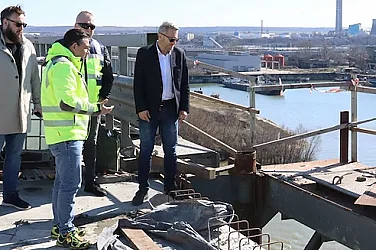 Спешен ремонт спира движението по "Дунав мост"