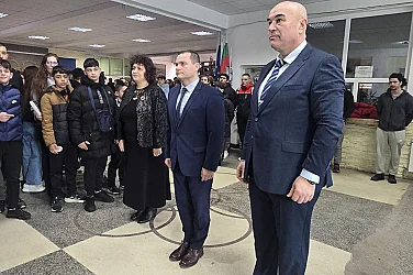 Кметът Пенчо Милков награди отличници от Спортното училище на патронния им празник