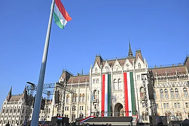 Унгария гласува днес, изборите имат силно международно значение