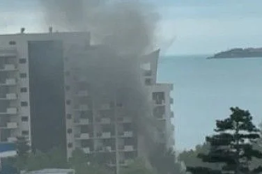 Пожар в хотел в Слънчев бряг, евакуират хора от сградата