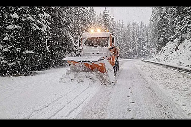 Внимание на пътя: АПИ предупреждава за виелици и преспи през уикенда