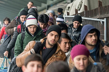 Берлин предлага пари на афганистанци, за да не емигрират в Германия