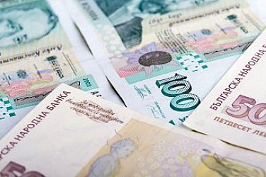 Българи капсулират левовете за вечни времена в рамка и албум