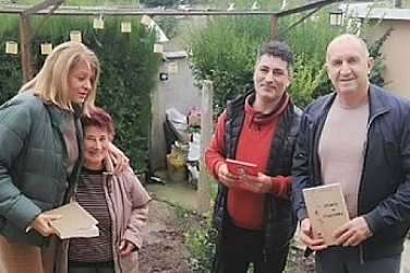 Радеви сред народа: Баницата е най-вкусна с Ганя и Путин в селски двор