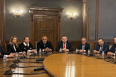 Борисов и Пеевски се разбраха за пълен мандат – парламентът най-сетне заработи /обновена/