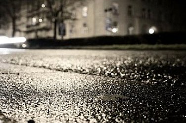 Защо черният лед на пътя е опасен за шофьорите?