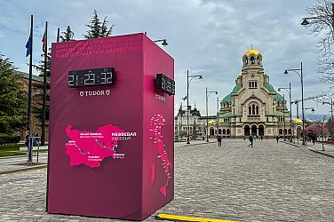 Часовник в центъра на София отброява времето до началото на Обиколката на Италия
