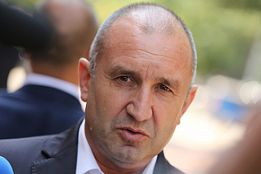 Радев блокира закона за „Лукойл“ – поредно вето в защита на руските интереси?