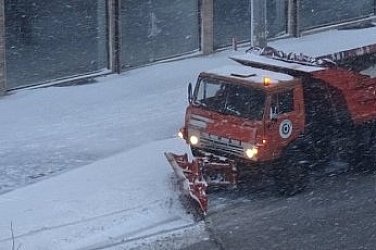 Близо 500 снегорина обработват републиканските пътища