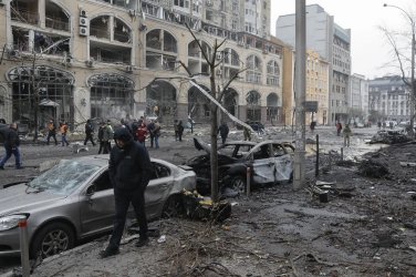 След масираните руски удари: Близо половин милион домакинства остават без ток в Киев