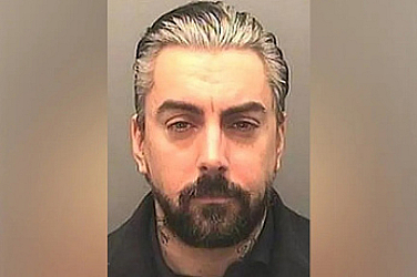 Убиха певеца на Lostprophets в затвора