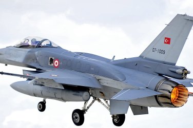 Турски изтребители свалиха дрон без идентифициран оператор над Черно море