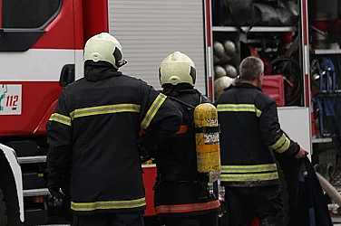 Два пожара в София за часове: Eвакуирани деца, обгазени хора в болница