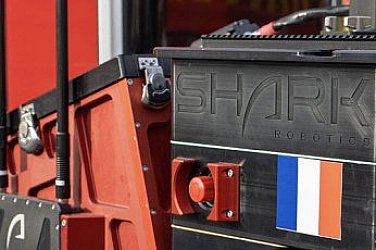 Франция дари 40 пожарни робота на Украйна, които спасиха Нотр Дам